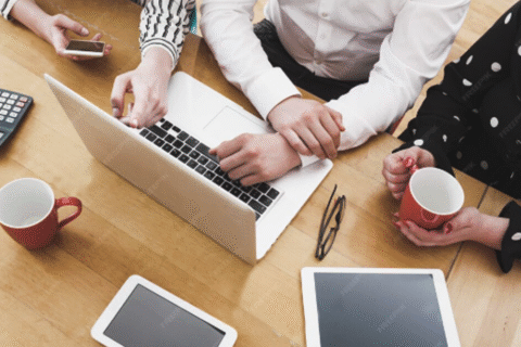 مجموعه ای در حال برنامه ریزی برای راه اندازی کسب و کار آنلاین