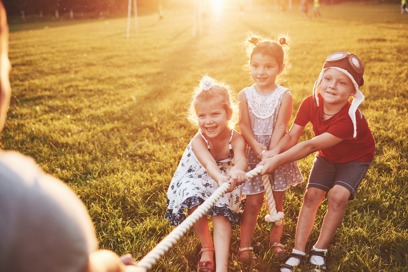 بچه ها در حال بازی کردن 